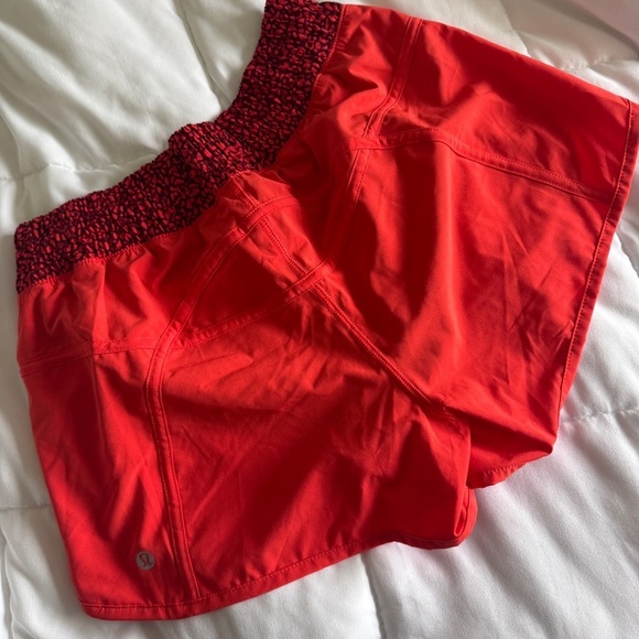 🆕❤️ Lululemon Tracker Short III - Alarming Miss Mosaic Red Grape - Picture 8 of 11